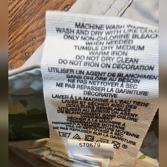 GAP - Women's Bermuda Cargo Shorts​​​​​ - Picture 8 of 8